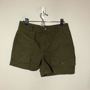 REI womens army green cargo shorts sz 8 4”inseam hiking outdoors gorpcore